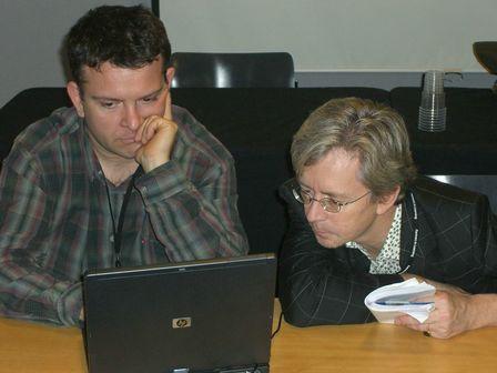 Rien ne les arrête : au moment de la pause Fabien et Thierry échangent des informations sur l'avenir des TICE !