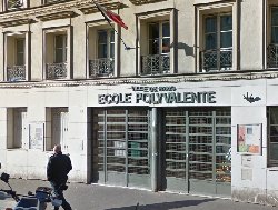 Deux écoles parisiennes confinées après une attaque terroriste à Paris