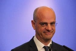 Portable : Blanquer confirme l’interdiction au collège, mais…