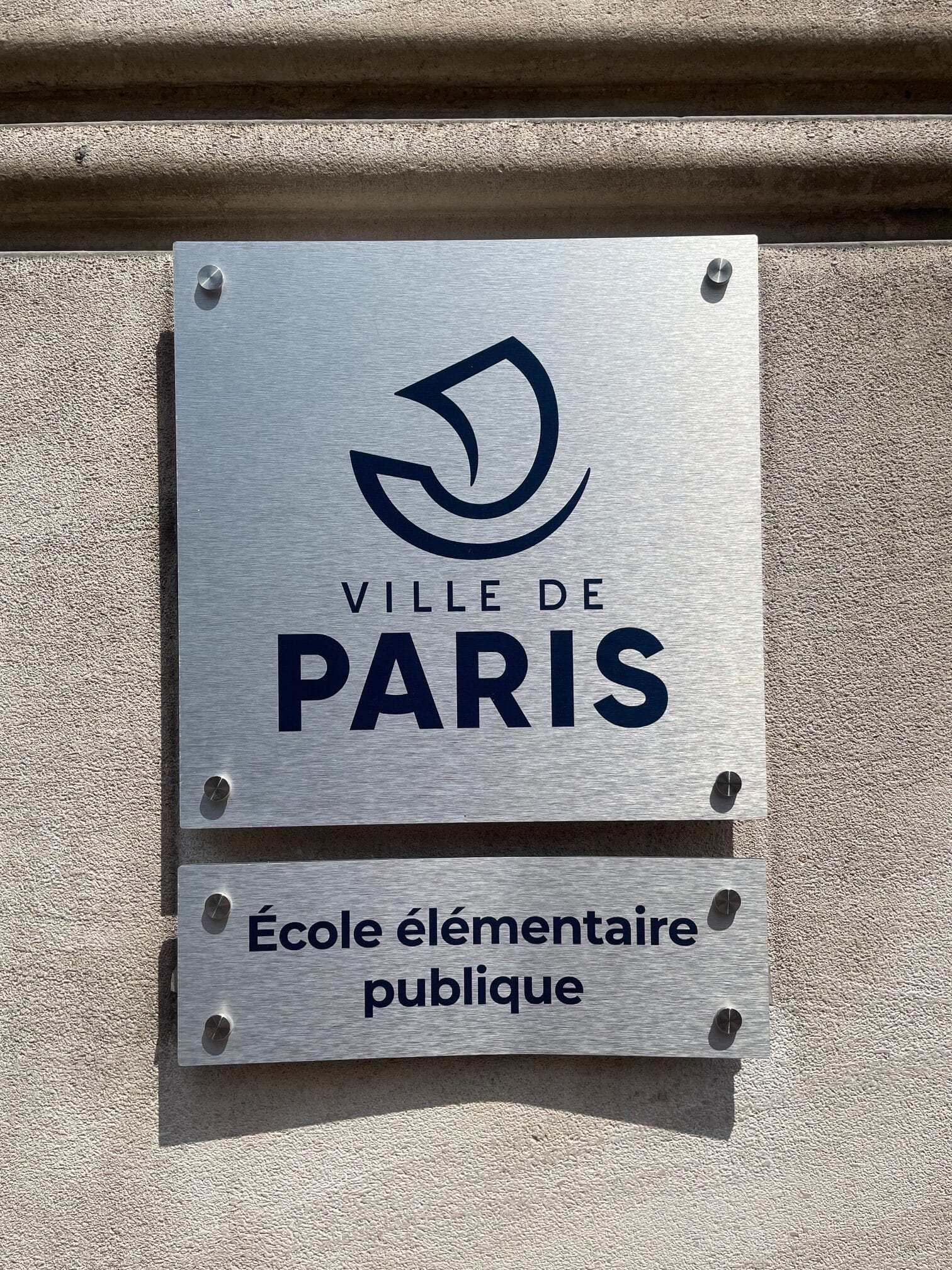 La fin des décharges des directions d’école à Paris ?