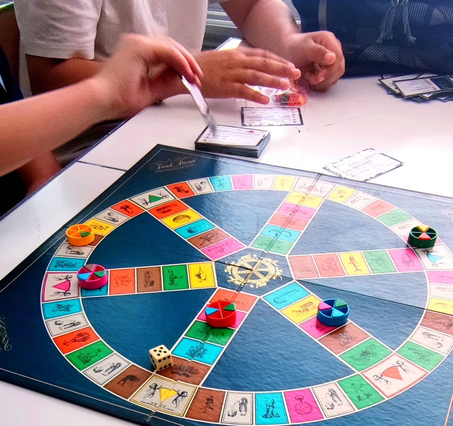 Un Trivial Pursuit interdisciplinaire pour réviser le DNB